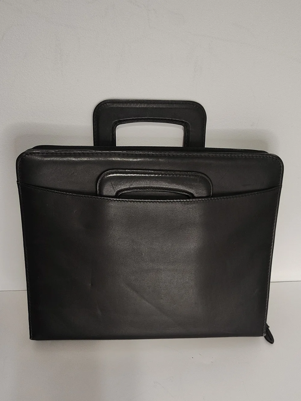 Classic Black Leather Briefcase – Professional Men’s Carry Case